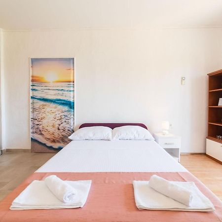 Apartment Livaja Kaštel Novi Cameră foto