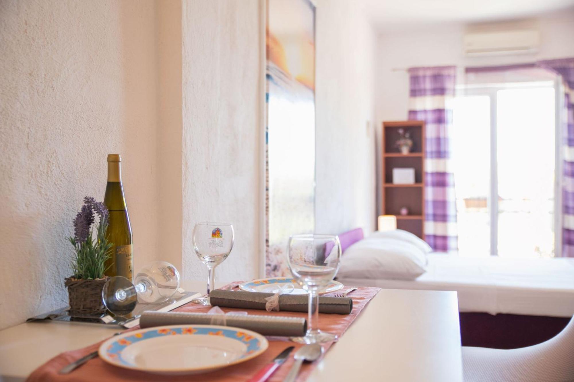 Apartment Livaja Kaštel Novi Cameră foto