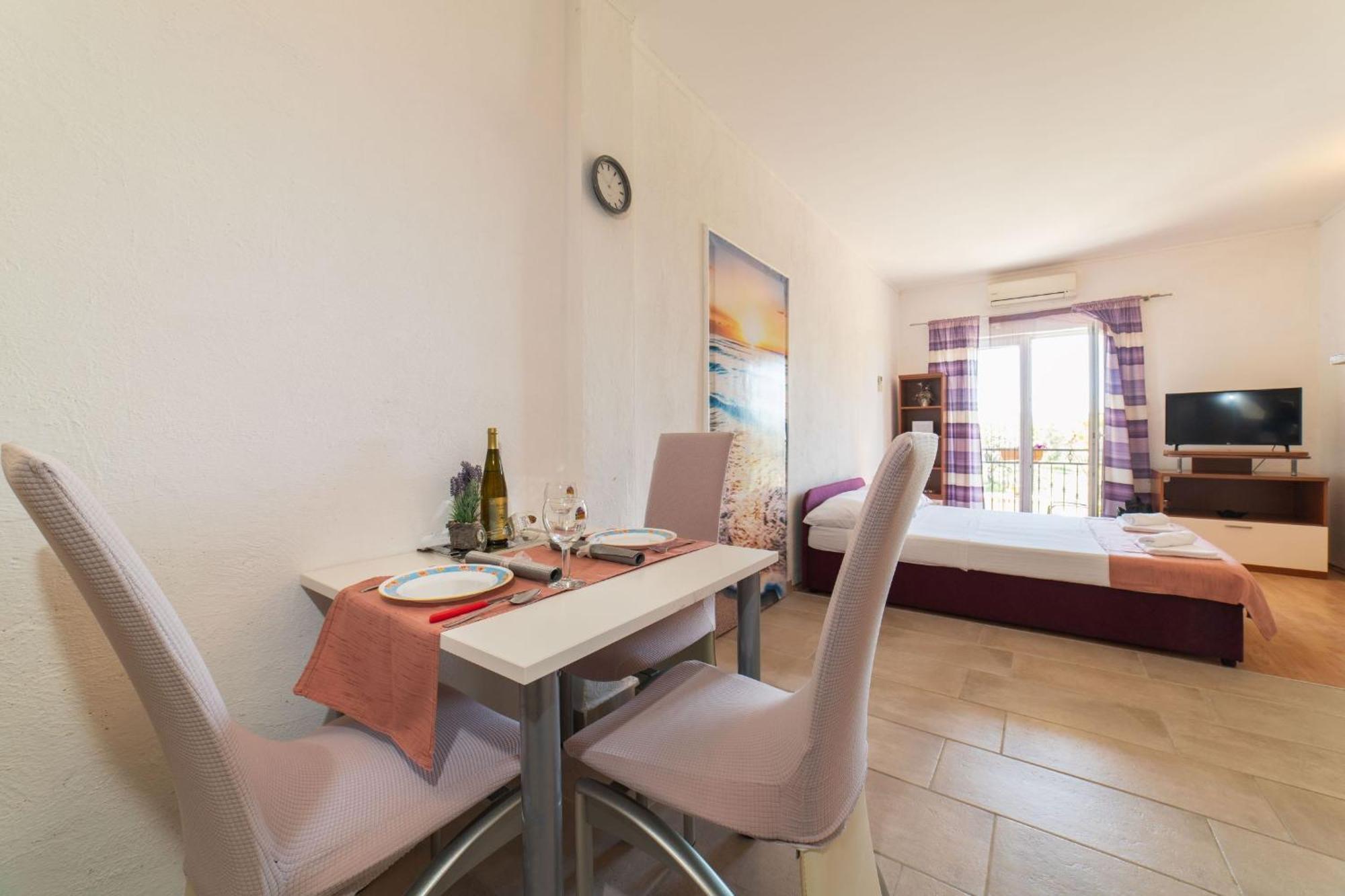 Apartment Livaja Kaštel Novi Cameră foto