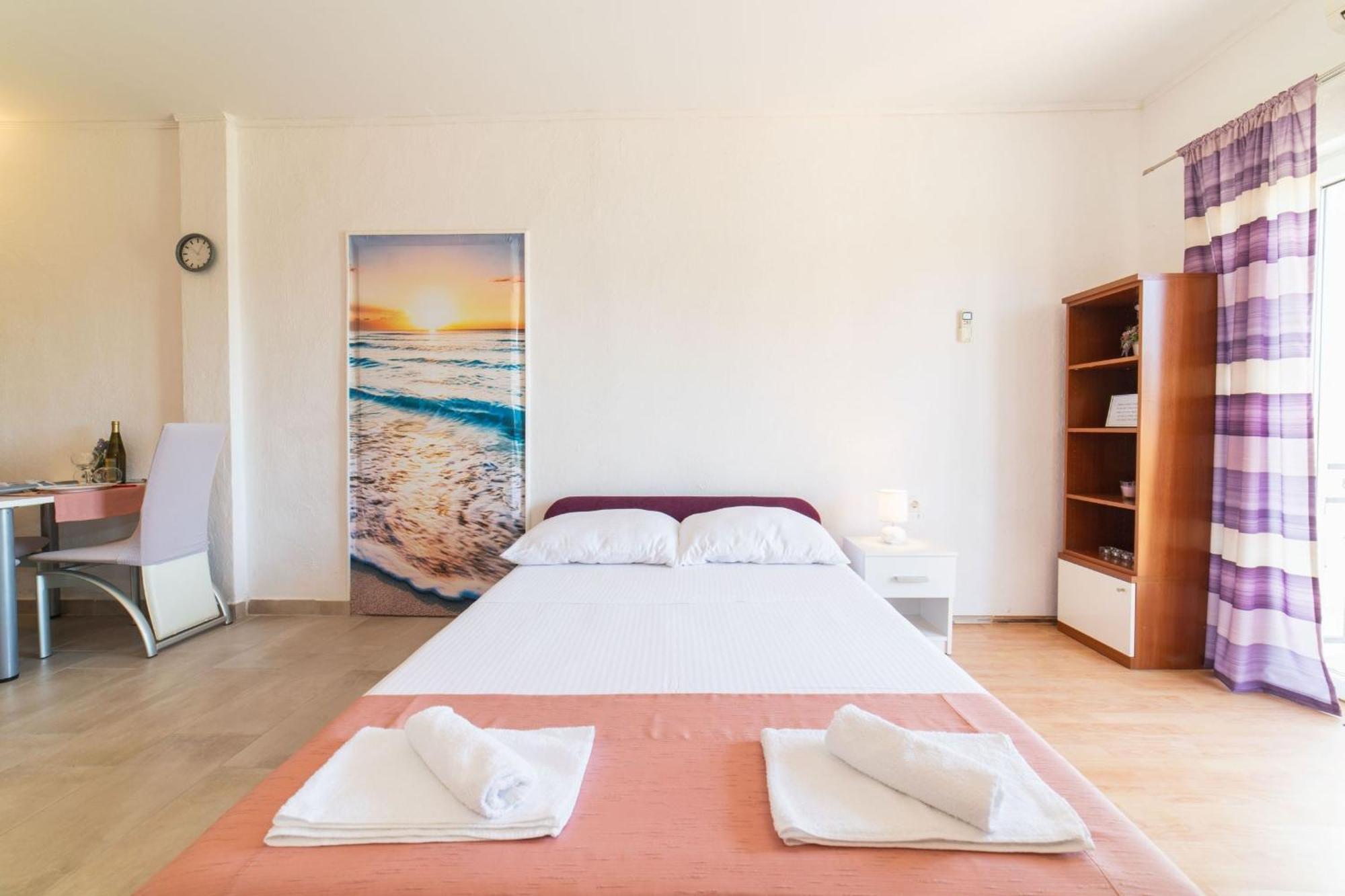 Apartment Livaja Kaštel Novi Cameră foto