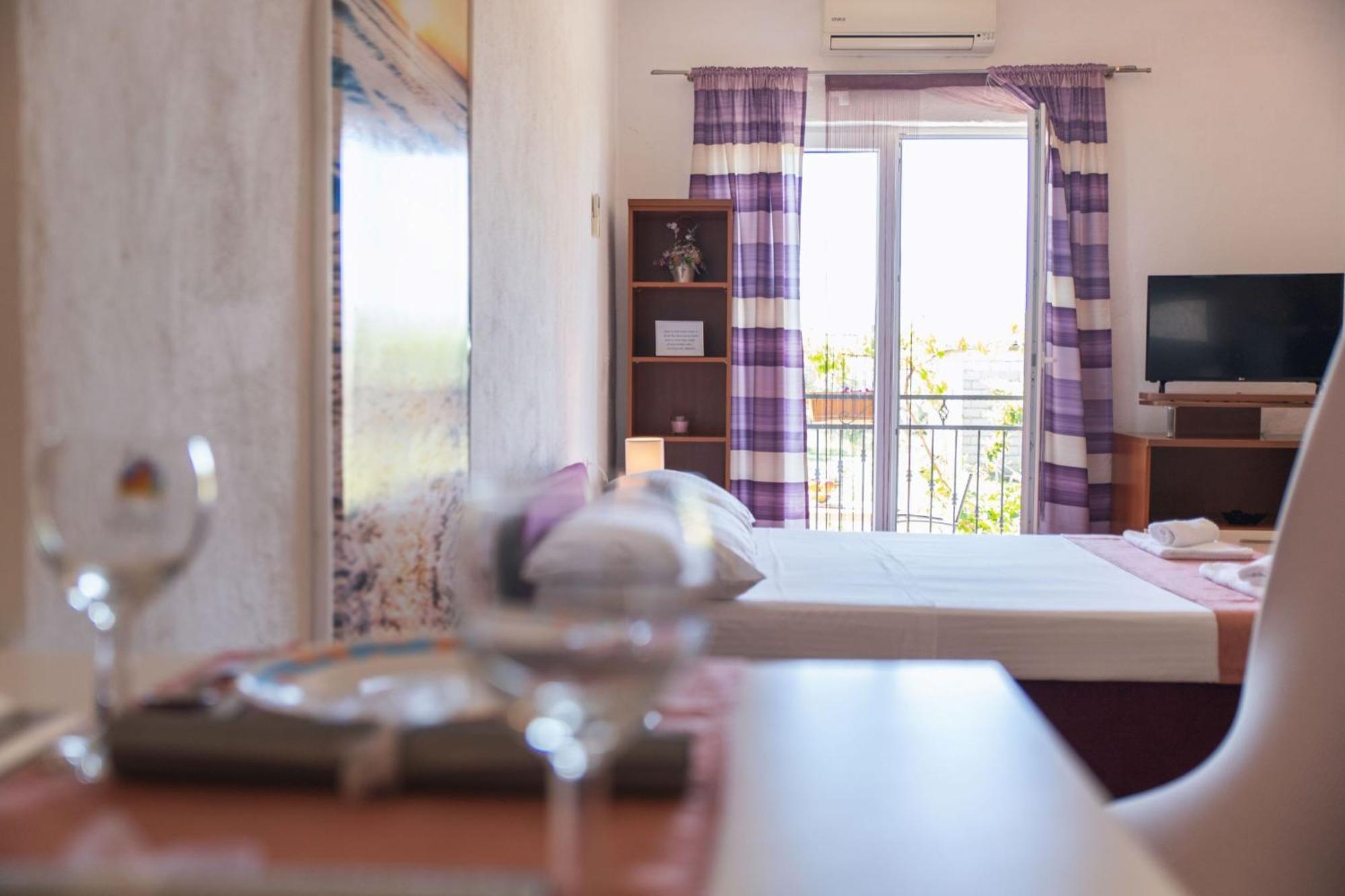 Apartment Livaja Kaštel Novi Cameră foto